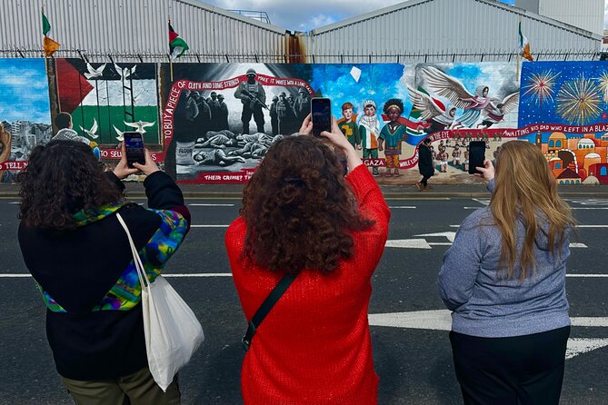 2 Hour Private Belfast Taxi Cab Tour of Troubles & Peace walls - Time on the clock: how the 2-hour route stays meaningful