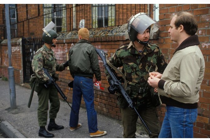 2 Hour Terror and Mural History Belfast taxi Private Tour - Meeting at Leonardo Hotel Belfast and getting pickup near City Hall