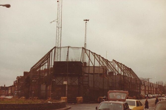2 Hour Terror and Mural History Belfast taxi Private Tour - Divis Flats and the rooftop army base: the tension in daily life