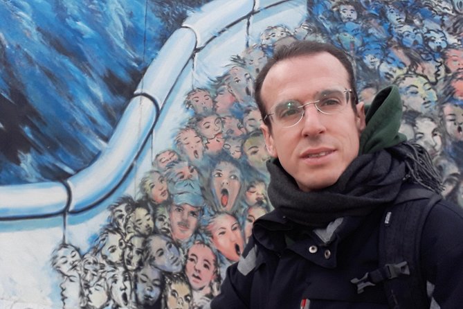 Alternative Berlin Private Tour with Jacob - Graffiti and Squats - Brandenburg Gate: The Wall’s Shadow and the Hippies