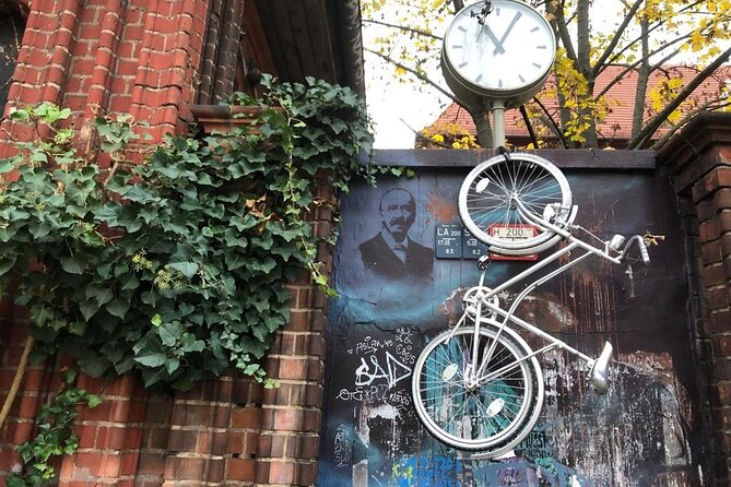 Alternative Berlin & Street Art Tour - Walking pace, free stops, and how this tour fits a tight schedule