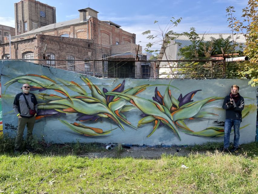 Alternative Bike tour: Graffiti Wall and Peace - Riverside picnic break: snack, water, and real downtime