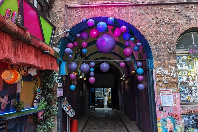 Alternative Hamburg Private Alternative Street Art Tour - What to expect on the ground: walking pace, weather, and small-group feel