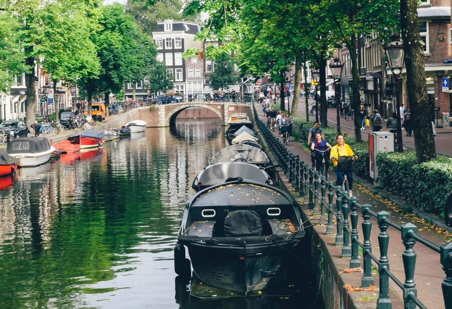 Amsterdam: Urban Bike Tour, Graffiti Art & Magnet Fishing - Photo Stop by the IJ, Then Off by Ferry