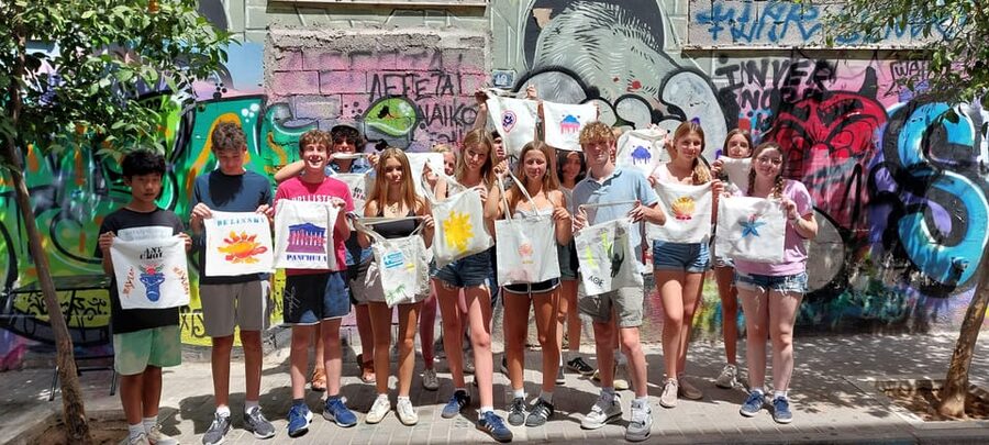 Athens: Graffiti Workshop and Tote Bag Painting Experience - Meeting at Kerameikos Metro: Finding the Right Exit