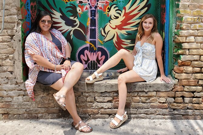 Austin Mural Selfie Tour by Pedicab - How the guide turns selfie time into real photos