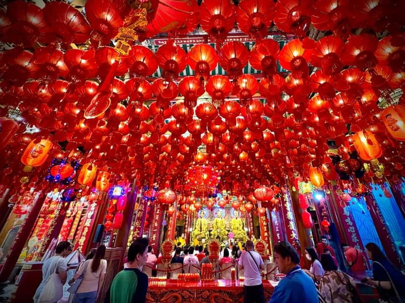 Bangkok: Chinatown & Taladnoi Street Art Guided Walking Tour - From MRT Wat Mangkon Exit 3 into real Yaowarat lanes