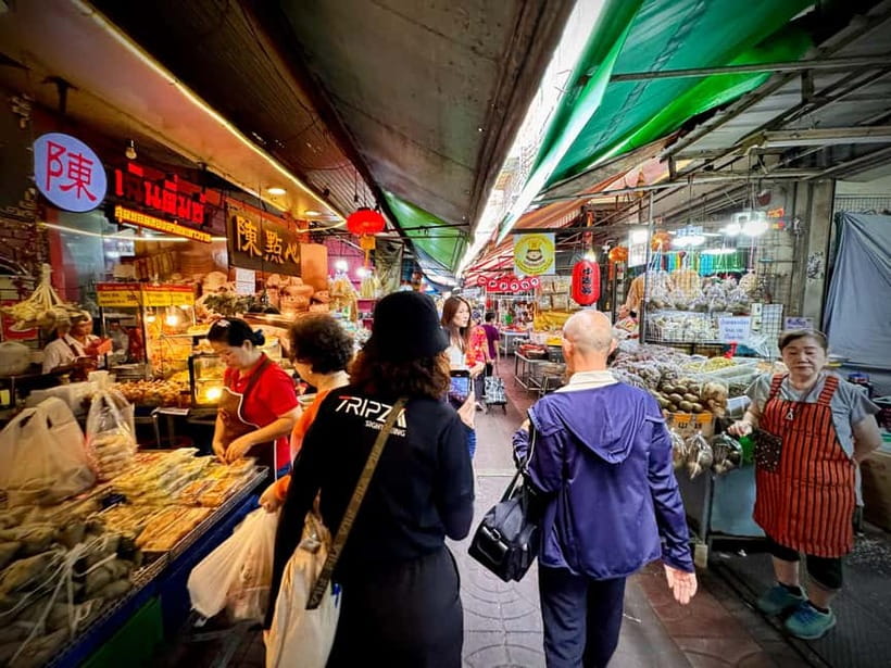 Bangkok: Chinatown & Taladnoi Street Art Guided Walking Tour - Wat Pathum Khongkha: a peaceful, royal contrast