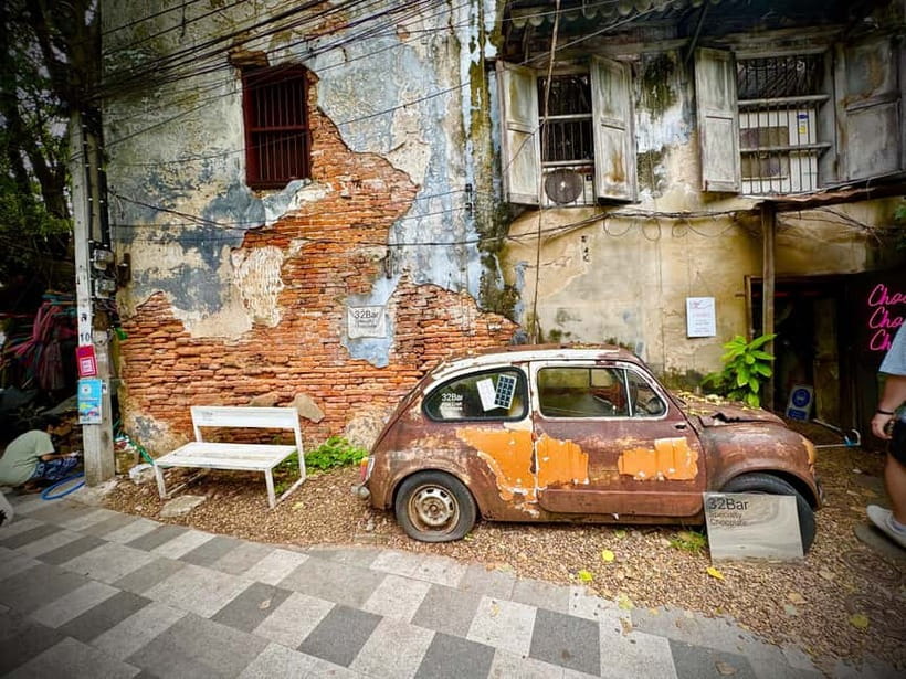 Bangkok: Chinatown & Taladnoi Street Art Guided Walking Tour - Talad Noi ironworks alleys: where craft once shaped the lanes