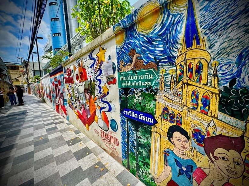 Bangkok: Chinatown & Taladnoi Street Art Guided Walking Tour - Hidden shrines between old buildings