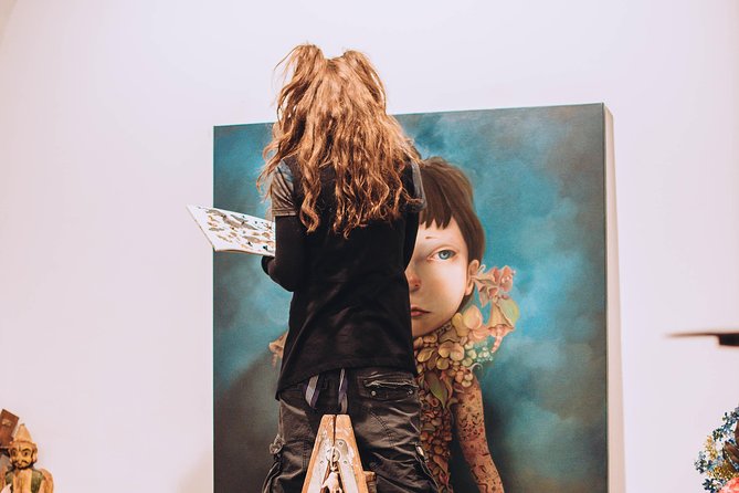 Barcelona Art & Wine: Galleries, Studios & Street Art - Guide Style and Group Size: What You’ll Feel on the Walk