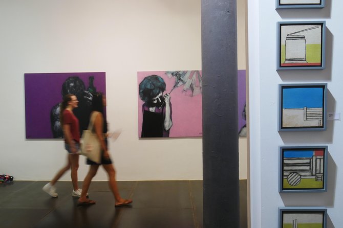 Barcelona Art & Wine: Galleries, Studios & Street Art - Gothic Quarter (Barri Gòtic): Galleries, Medieval Streets, and Contrasts