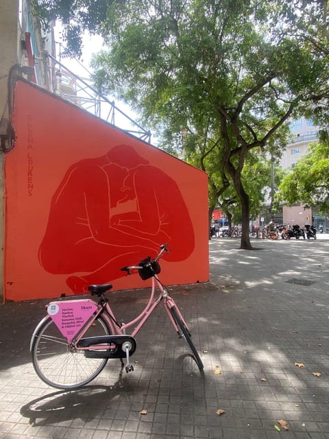 Barcelona | Street Art Bike tour - El Xupet Negre (Negrelab): street art as cultural commentary