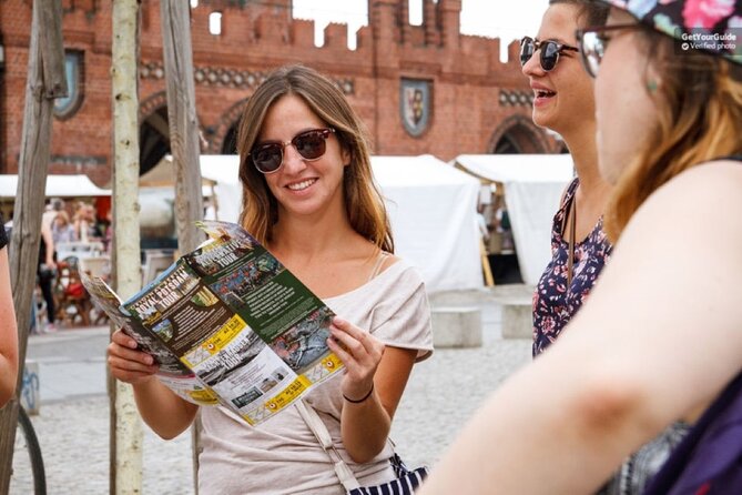 Barcelona Street Art, Graffiti and Tapas Tour - Finding the group: where the evening starts by Plaça Reial