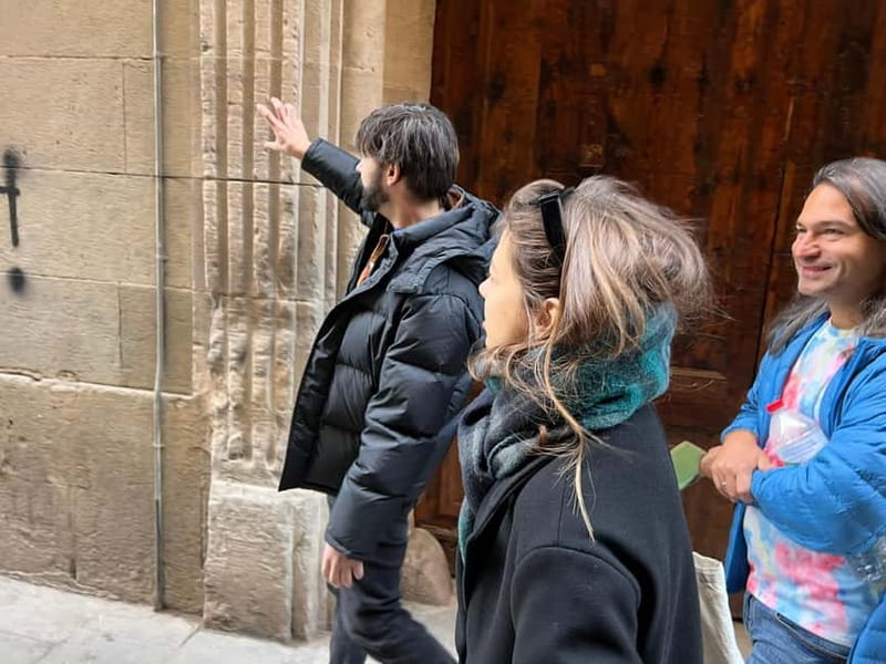 Barcelona: Street Art & Visit to Galleries Tour - La Rambla to Side Streets: The Quick Stops That Build Meaning