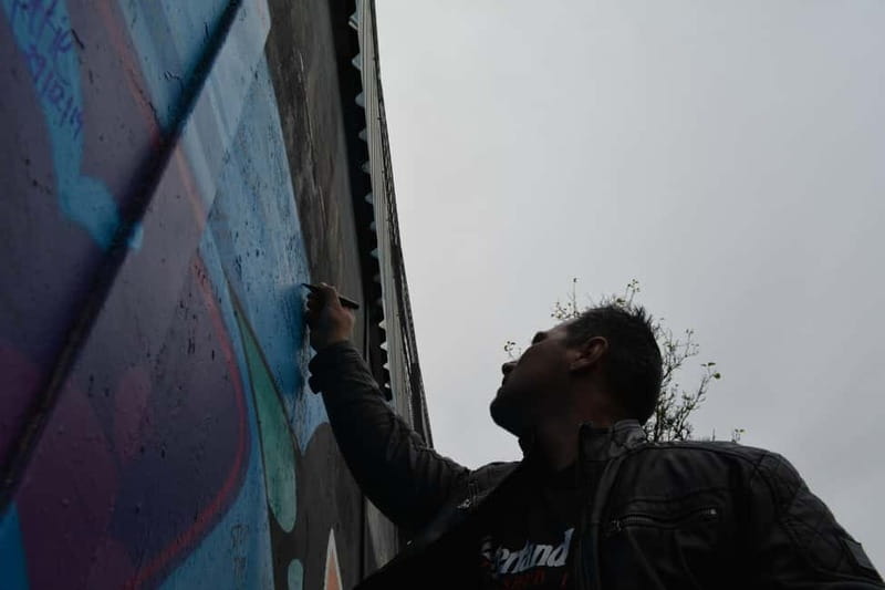 Belfast: Famous Murals Private Tour - Meet at ibis Belfast City Centre and Get Going in Comfort