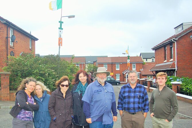 Belfast history of terror & mural 1 hr express private taxi tour - Peace walls: the geography of separation in Belfast
