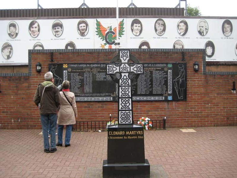 Belfast: Private Black Taxi Cab Political Murals Tour - The Peace Walls: what it means to sign your name