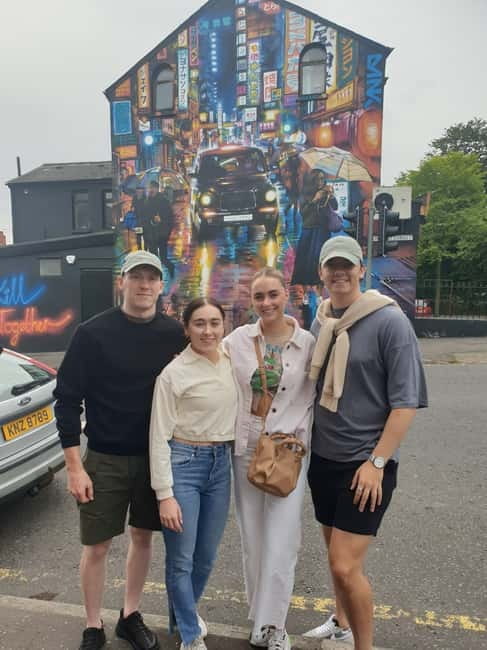 Belfast: Private Black Taxi Cab Political Murals Tour - Shankill Road: balancing the story and watching your assumptions