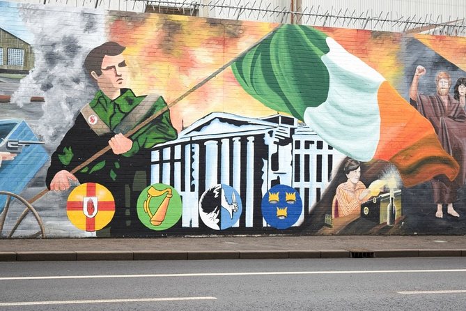 Belfast's Political Mural Taxi Tour - One hour itinerary: the flow from Falls Road to Shankill Road