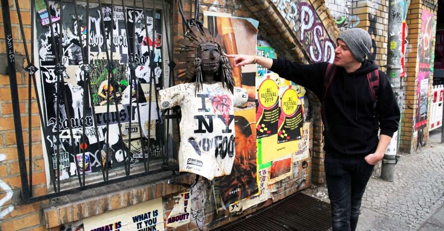 Berlin: 3-Hour Street Art Tour - Stop type 1: Wall-era context and the city’s turning points