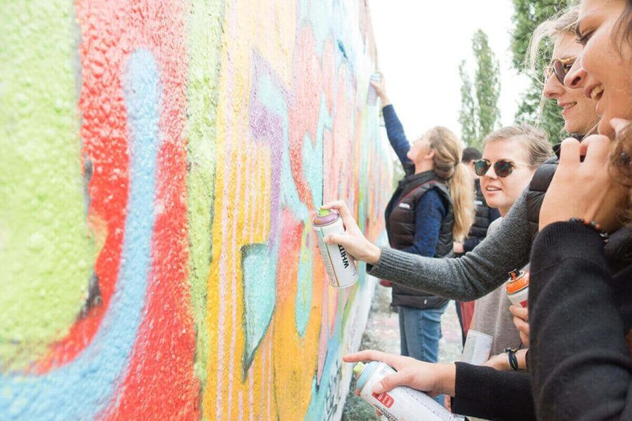 Berlin: Graffiti Workshop at the Berlin Wall - What You Learn: Spray-Paint Techniques That Show Up in Your Letters