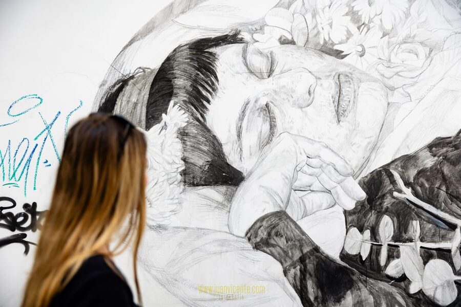 Best Street Art in Valencia Walking Tour - What to bring so you get great photos and comfortable steps