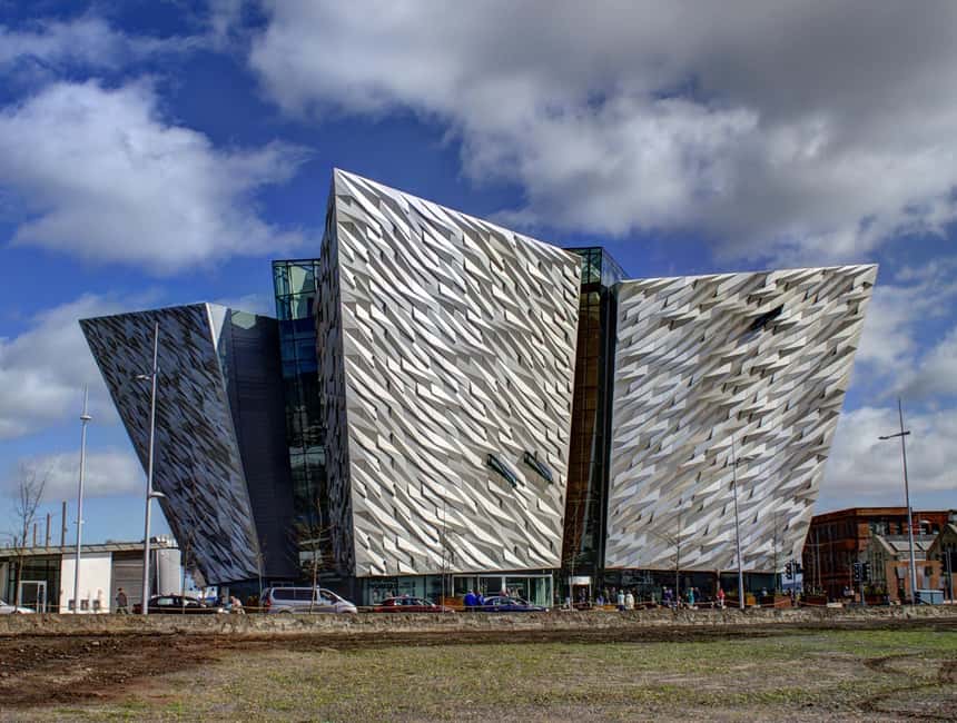 Black Taxi-Style Tour: Murals, Peace Walls & City Highlights - Key Things You’ll Like About This Black Taxi-Style Belfast Tour