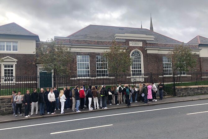 Black Taxi Tour of Belfast – Politics, Murals peace walls Tour - Guide Style That Converts Facts Into Understanding (Robert’s Impact)
