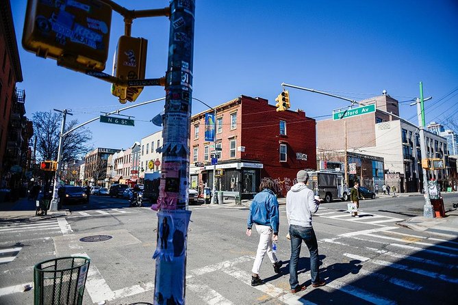 Brooklyn street art and hipster culture tour in French - How the Guide Turns Walls Into Stories (Not Just Pretty Photos)
