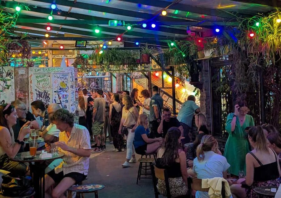 Budapest: Ruin Bars, Street Art, and Jewish Quarter Tour - Key things to know before you go