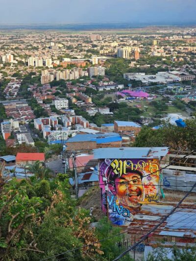 Cali: Comuna 20 Siloé Street Art Tour - Comuna 20 Siloé Murals: Art on Walls, Alleys, and Staircases