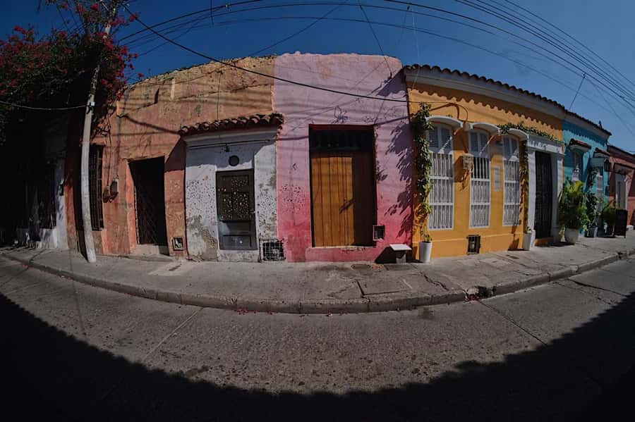 Cartagena: Graffiti Tour in Getsemani - Centenary Park and the Traditional Snack That Closes the Loop