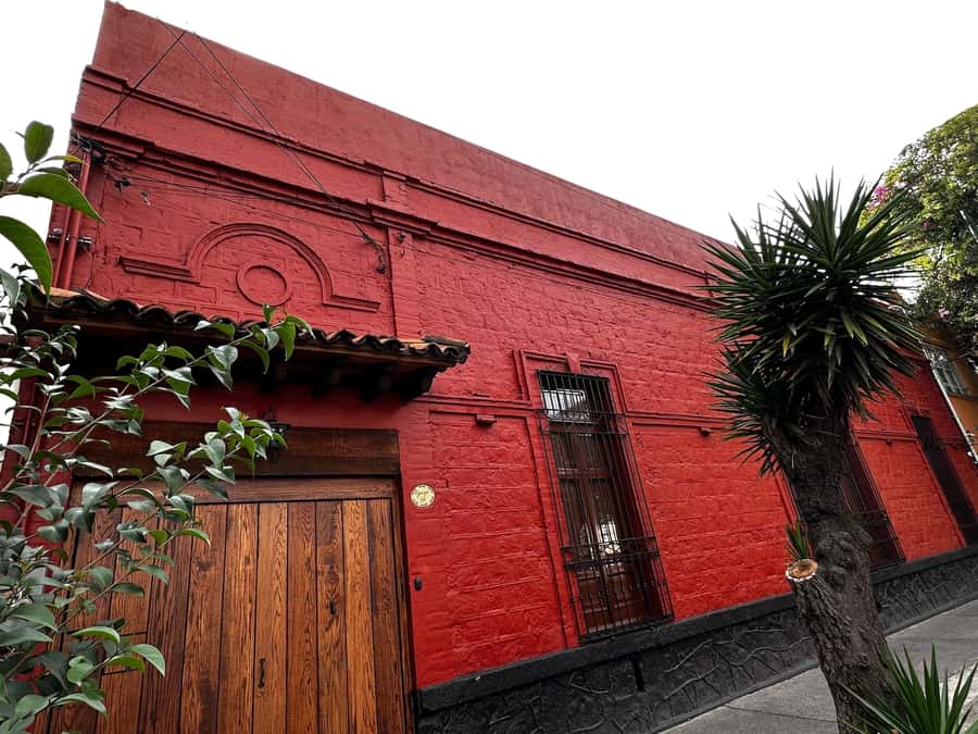 CDMX: Xochimilco, Coyoacan, Frida Kahlo Museum & Murals Tour - Casa Azul and the Frida Kahlo Museum: what you’re actually seeing