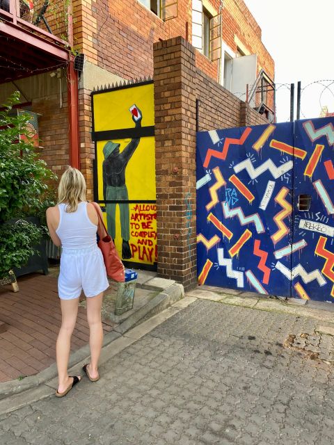 Colours of Johannesburg: A Graffiti & Street Art Tour - The short secret stop: shopping time without the hard sell