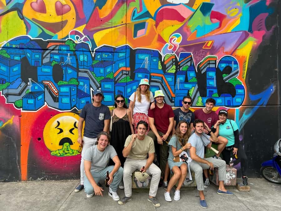 Complete Tour in Comuna 13: Graffiti, History and Street Delights - Photo Stops and Scenic Views: Where to Look First