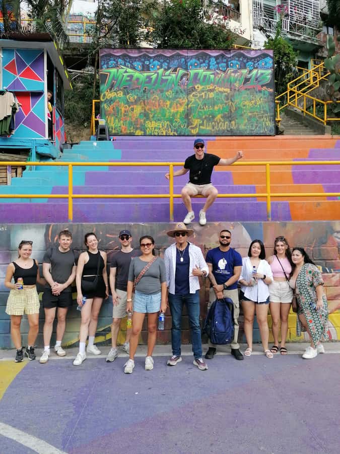 Comuna 13: Graffiti tour & Street Food/drink with telesferic - Safety briefing and the route through the comuna