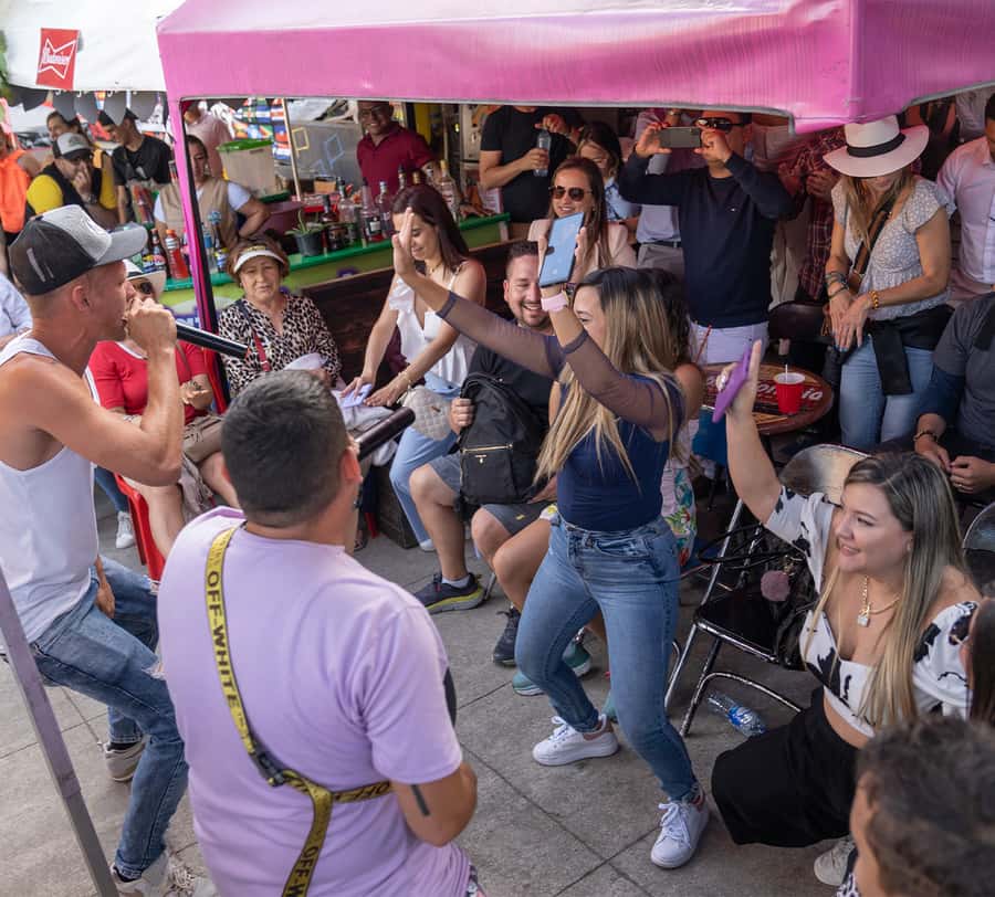 Comuna 13: Graffiti Tour with Tasting, Live Show, & Gallery - Neon House, Coffee Museum, and the Art Gallery Stops