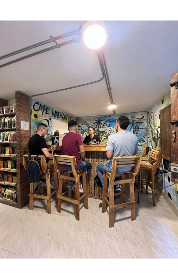 Comuna 13: Recorrido de Arte Urbano, Cultura y Resiliencia - Beer, coffee, snacks, and a dance show that keeps it human