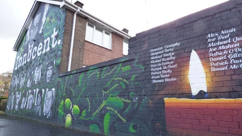Derry: Bloody Sunday and Bogside Murals Walking Tour - The Battle of the Bogside and the Road to 1972