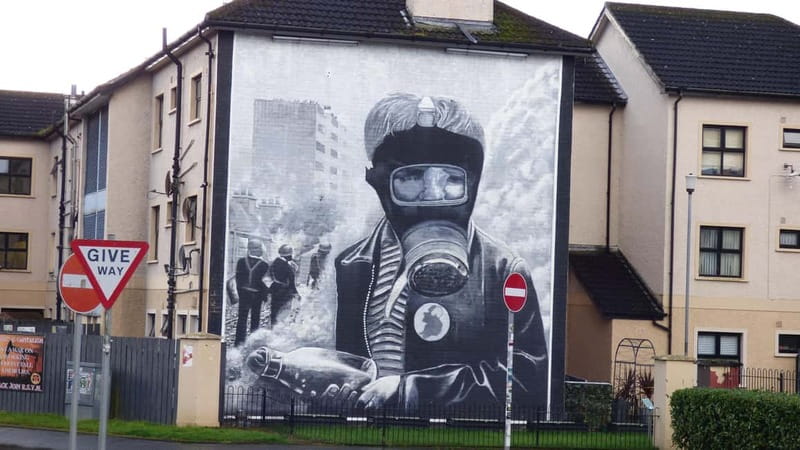 Derry: Bloody Sunday and Bogside Murals Walking Tour - What to Wear, How to Pace Yourself, and What to Bring