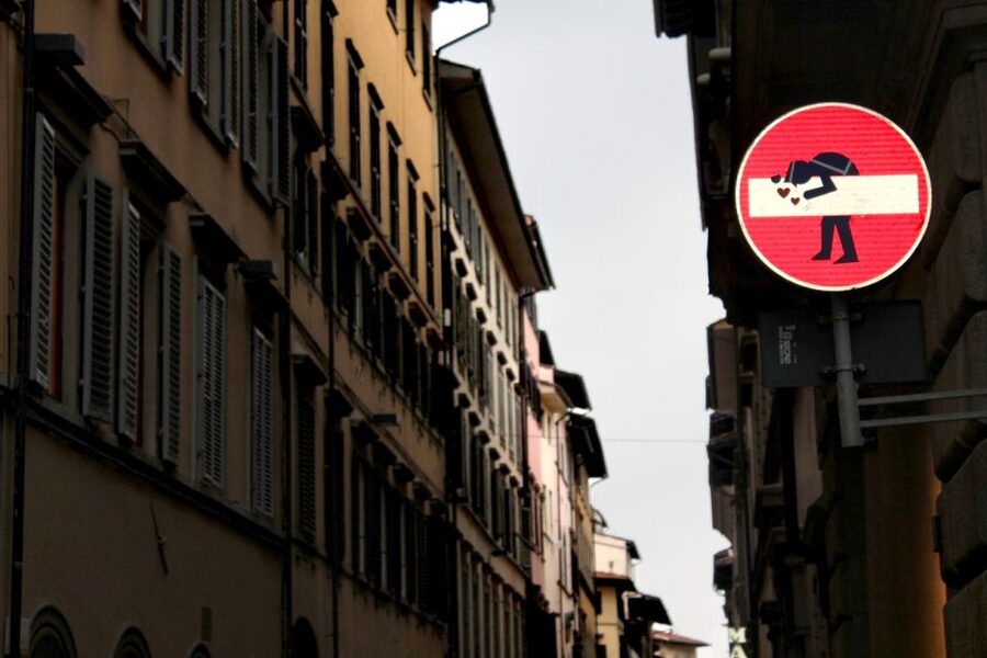 Florence: Street Art Tour - Ponte Vecchio Interlude: Art Along a Famous Route