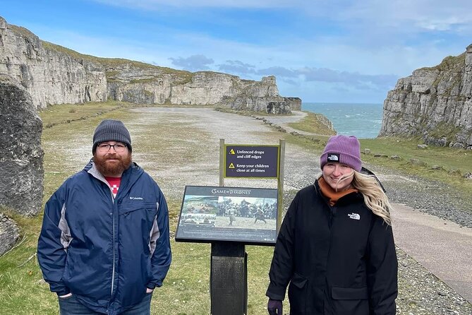 Giants Causeway Tour from Belfast + FREE Belfast Mural Tour - Pickup in Belfast: the start of your day, without stress