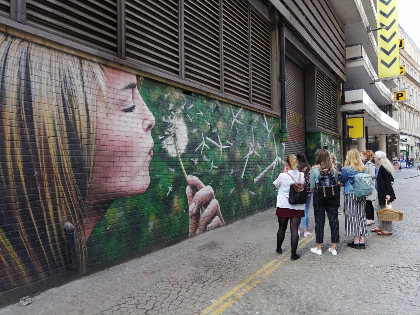Glasgow: Street Art Guided Walking Tour - From The Lighthouse to the first mural: you learn as you walk