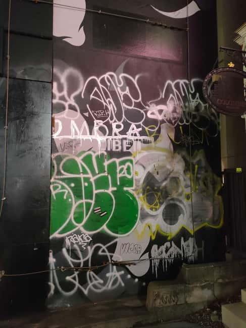 Graffiti in Tokyo Walking Tour: Shibuya and Harajuku - What Tokyo graffiti teaches you (if you know where to look)