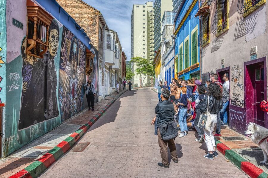 Graffiti Tour: a fascinating walk through a street art City - How the guides teach you to see techniques and sources