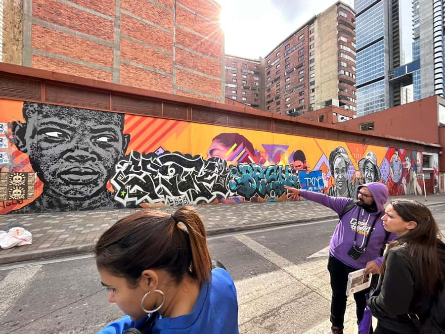 Graffiti Tour: a fascinating walk through a street art City - The tallest illegal graffiti stop: why it hits so hard