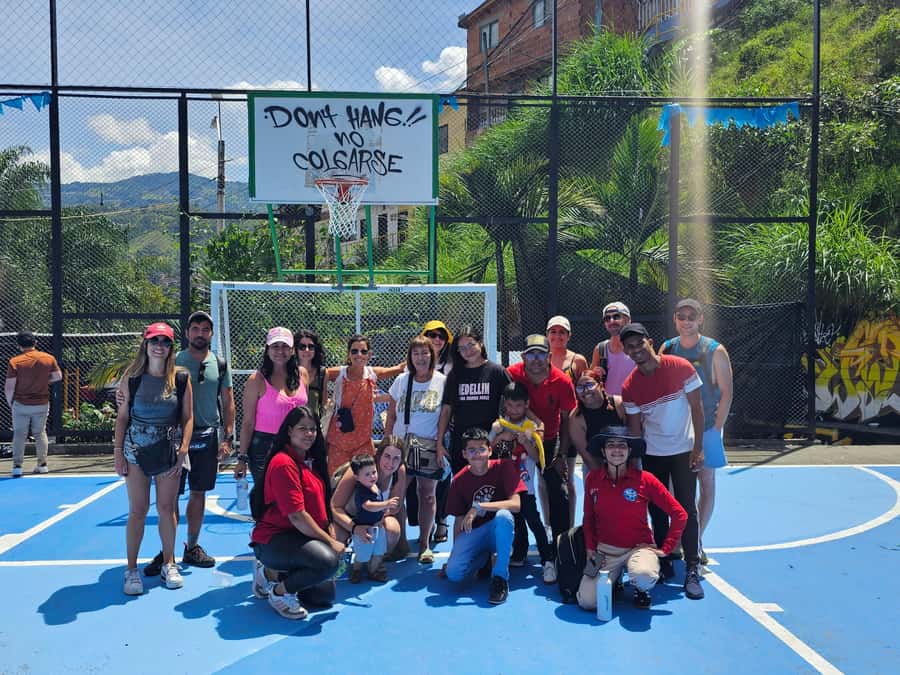 Graffiti Tour comuna 13 and cable car (made by local guides) - Who should book this Comuna 13 graffiti and cable car tour