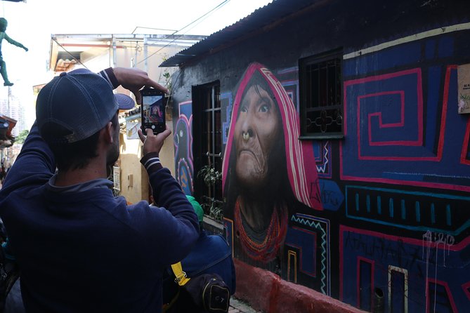 Graffiti Tour in La Candelaria Bogotá with Transportation - Getting Picked Up: Hotel or Airport Transportation That Saves Time