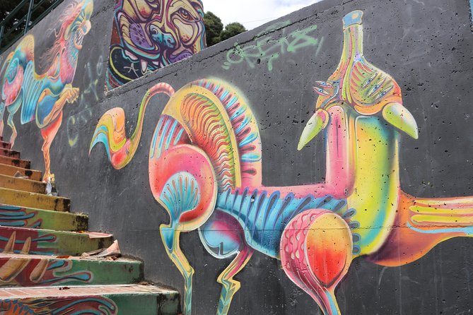Graffiti Tour in La Candelaria Bogotá with Transportation - How the Guides Make (or Break) the Experience